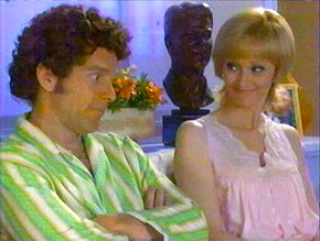 Gary Cole and Shelley Long in The Brady Bunch in the White House