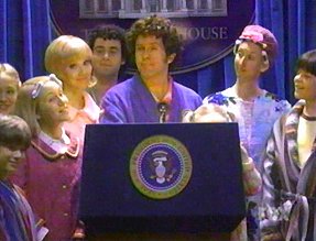 Gary Cole and the Brady family in The Brady Bunch in the White House