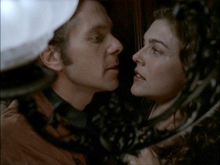 Gary Cole and Paige Turco in American Gothic